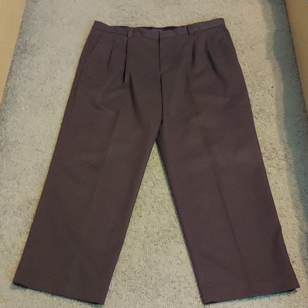 Arrow pleated pants